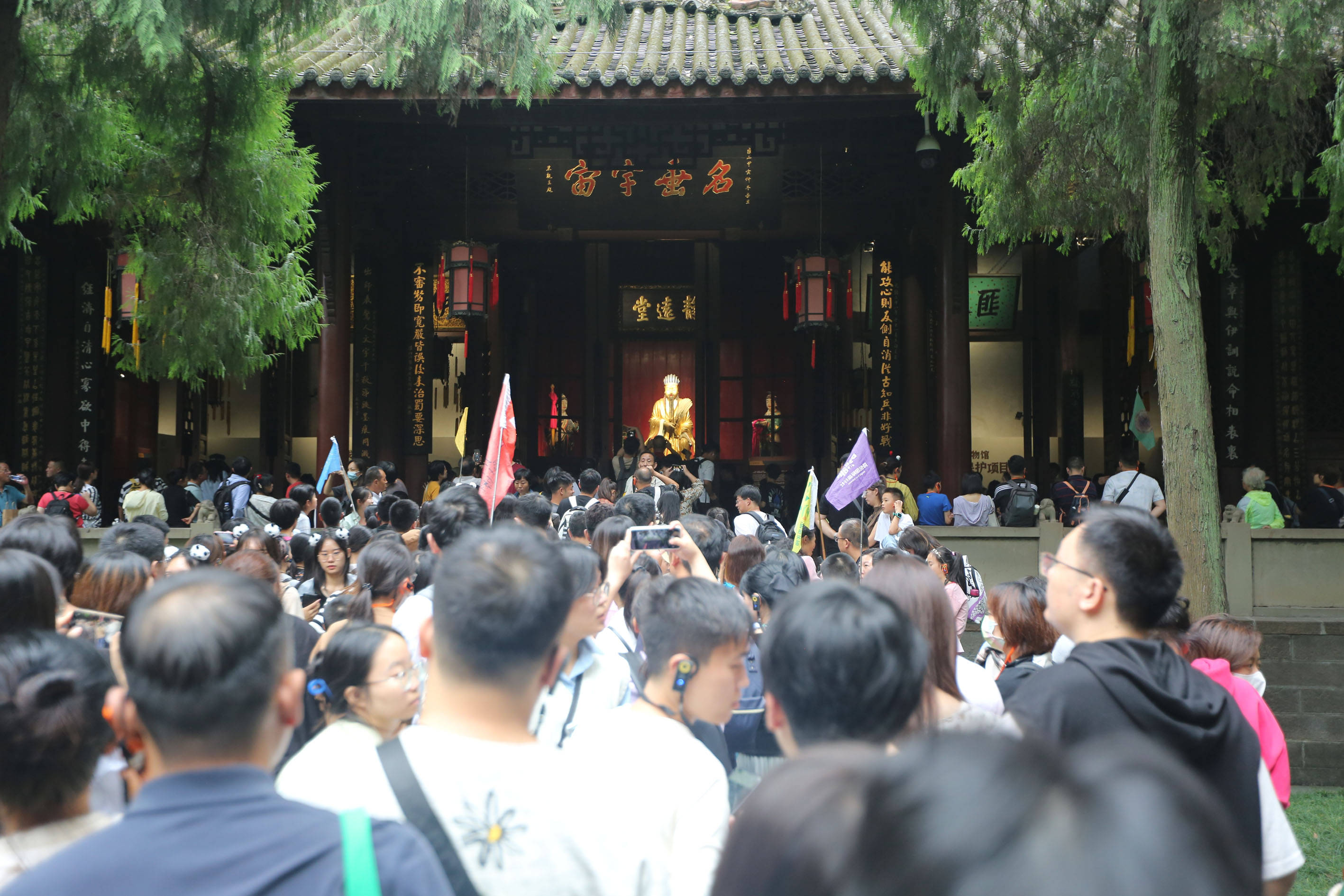 火爆！中秋国庆假期，超76万人走进武侯祠,76人