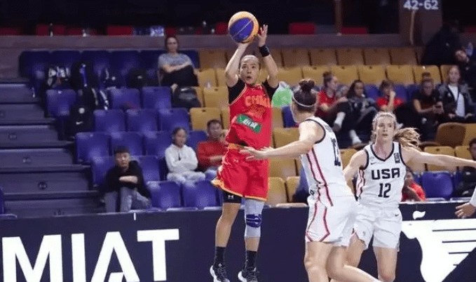 祝贺！三人女篮骄傲，高光时刻榜第一，王丽丽荣获FIBA年度MVP