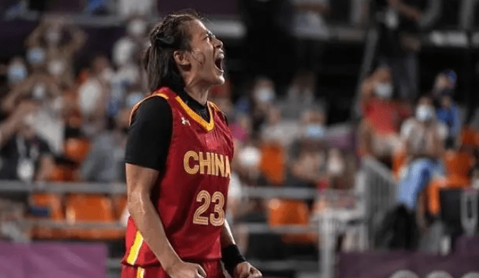 祝贺！三人女篮骄傲，高光时刻榜第一，王丽丽荣获FIBA年度MVP