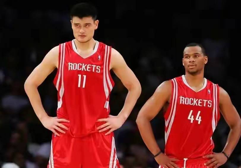 噩耗！NBA又一球星突然去世，球迷悲痛，出战465场的他永远离开了