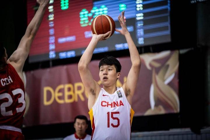 中国球员杨瀚森登上NBA选秀网站，有望在首轮被凯尔特人选中