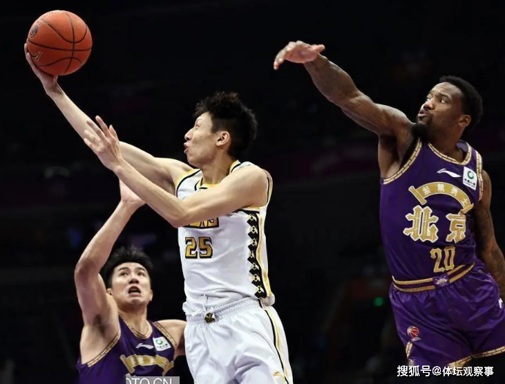 CBA悲伤夜，上海反超克星无望，准NBA新秀跌落神坛，球迷揪出罪人