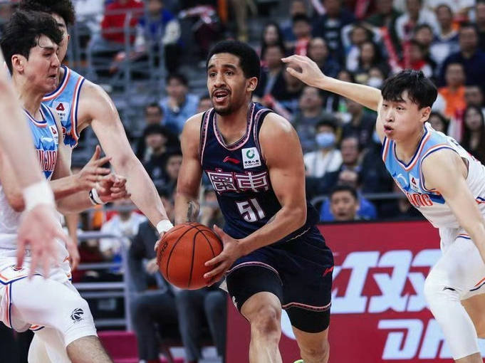 太适合广东队！NBA强力内线正式离队，朱芳雨要“重金”签下他？