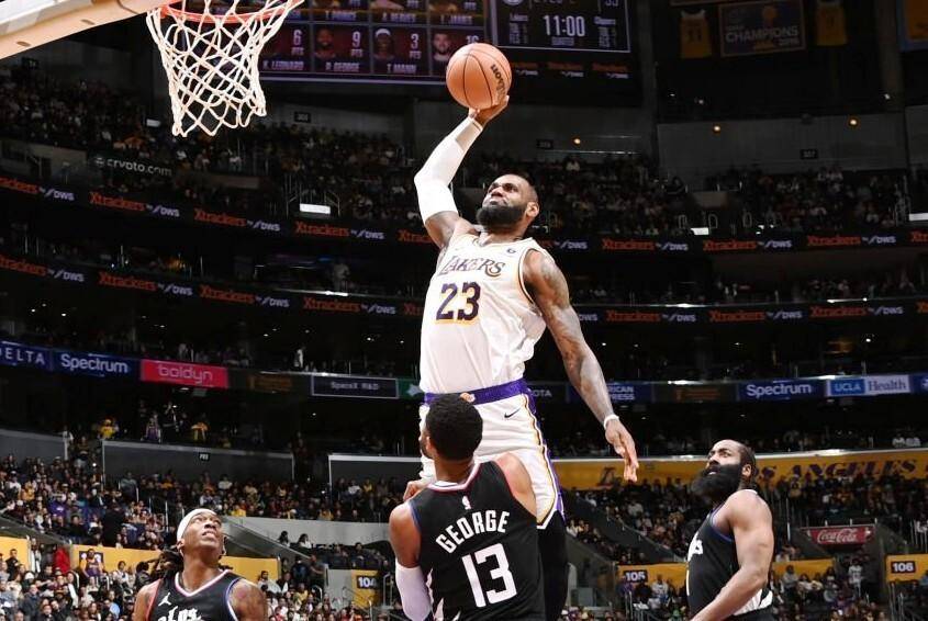 NBA常规赛：詹姆斯25+8+7隔扣乔治 豪气华体网双杀快船终结4连败