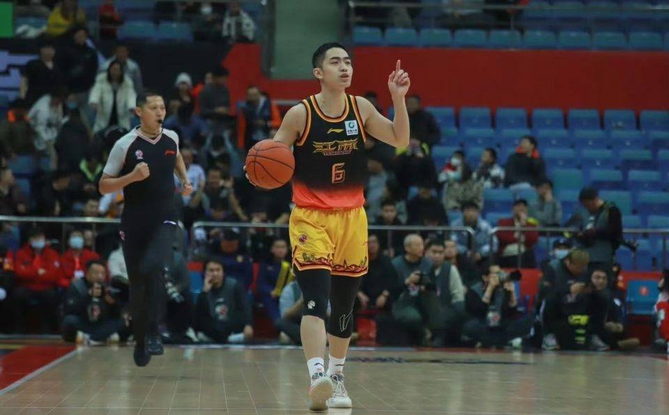 CBA：山东3分险胜江苏送对手三连败，吉伦沃特20+5，卡巴空砍两双