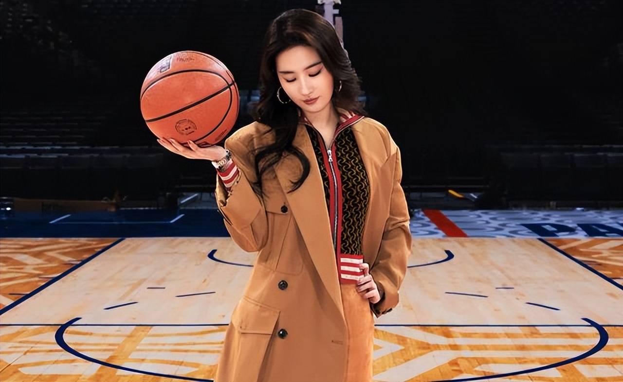 刘亦菲亮相NBA巴黎赛！36岁依然少女如初，清纯气质太美了！