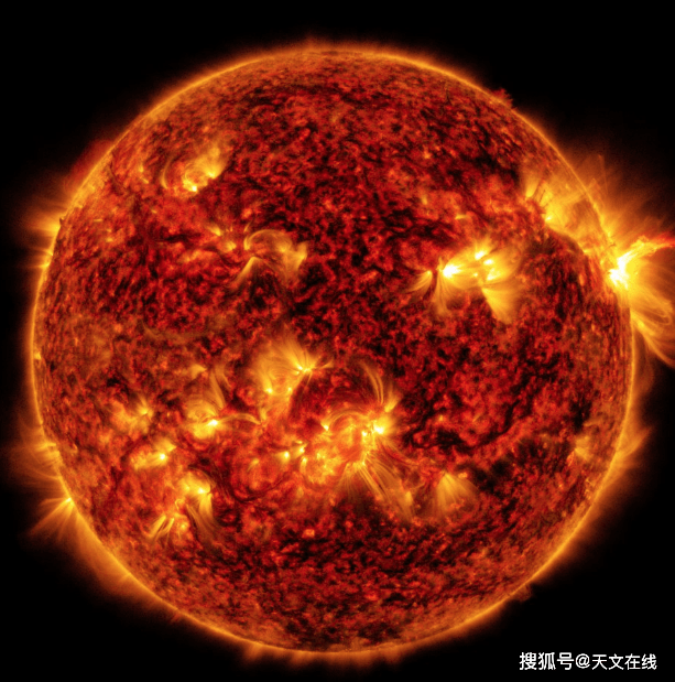 太阳表面有“蛇”爬过，然后太阳发生了大规模喷发