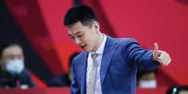 CBA对外教不够尊重导致乌戈辞职，杨鸣携手吴乃群火线回归