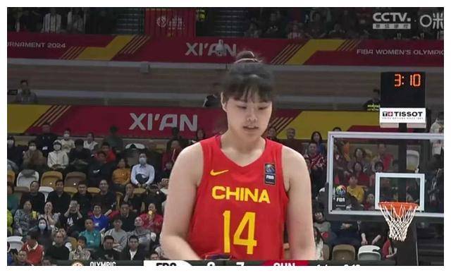 中国女篮遭遇惨败！法国82-50击溃，李梦独木难支，韩旭发威！