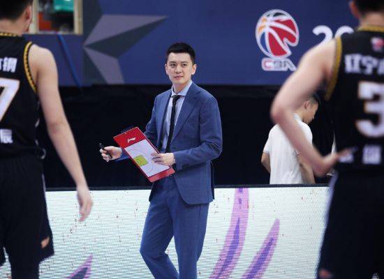 尘埃落定！46分超级外援空降CBA，杨鸣无奈目睹新疆队冲第2冠