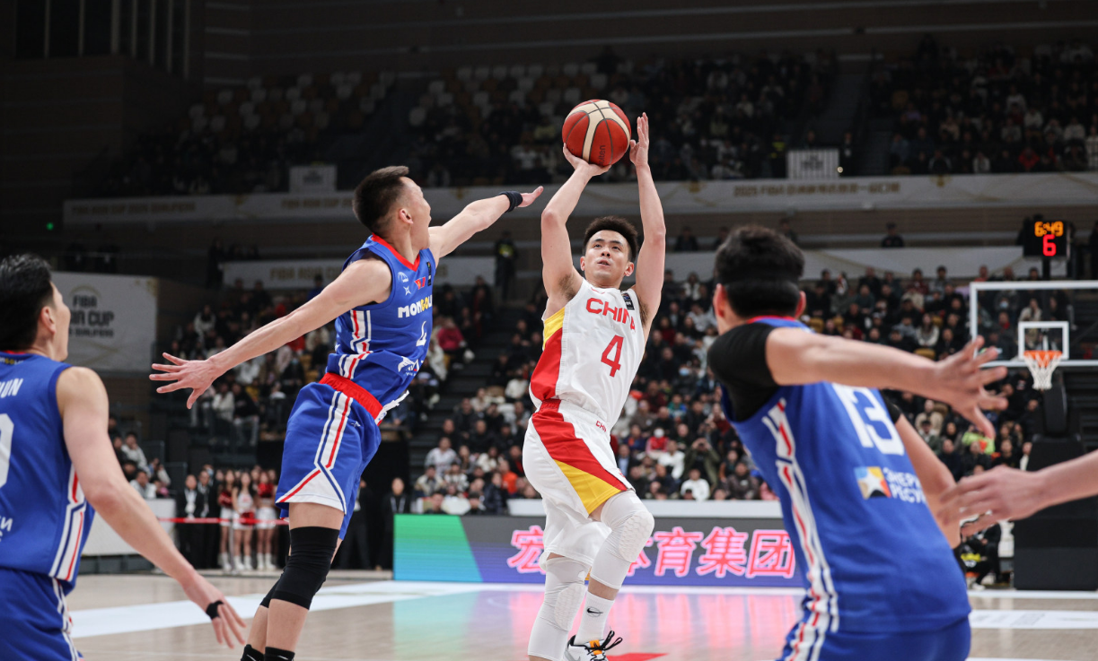 被日本后卫打爆！CBA两届FMVP赵继伟，为何一到FIBA赛场就不行？