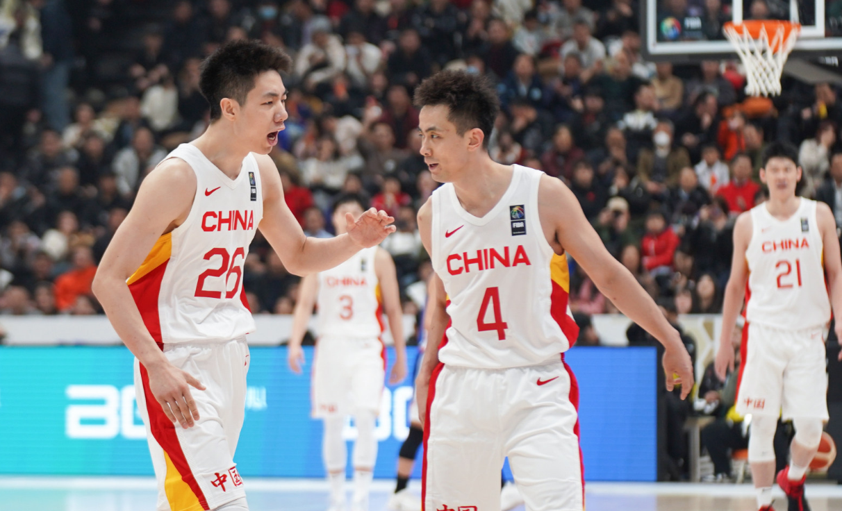 被日本后卫打爆！CBA两届FMVP赵继伟，为何一到FIBA赛场就不行？