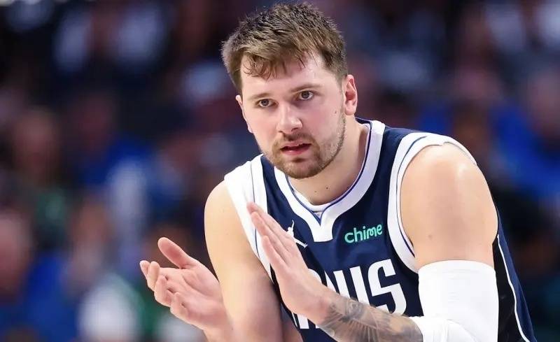 NBA早报｜豪气华体网四条新闻 勇士三将缺阵 76人被罚10万