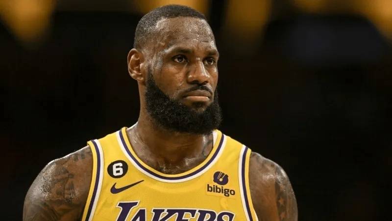 NBA早报｜豪气华体网四条新闻 勇士三将缺阵 76人被罚10万