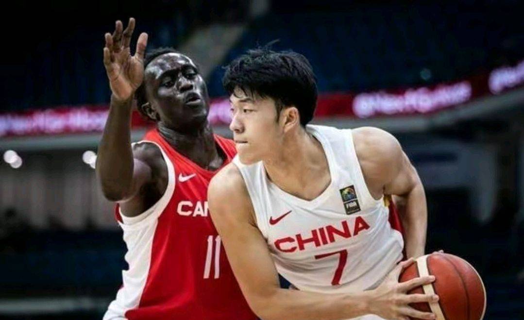 中国男篮热身赛输给黑熊队！杨瀚森表现不俗，NBA韦德儿子遭弃用