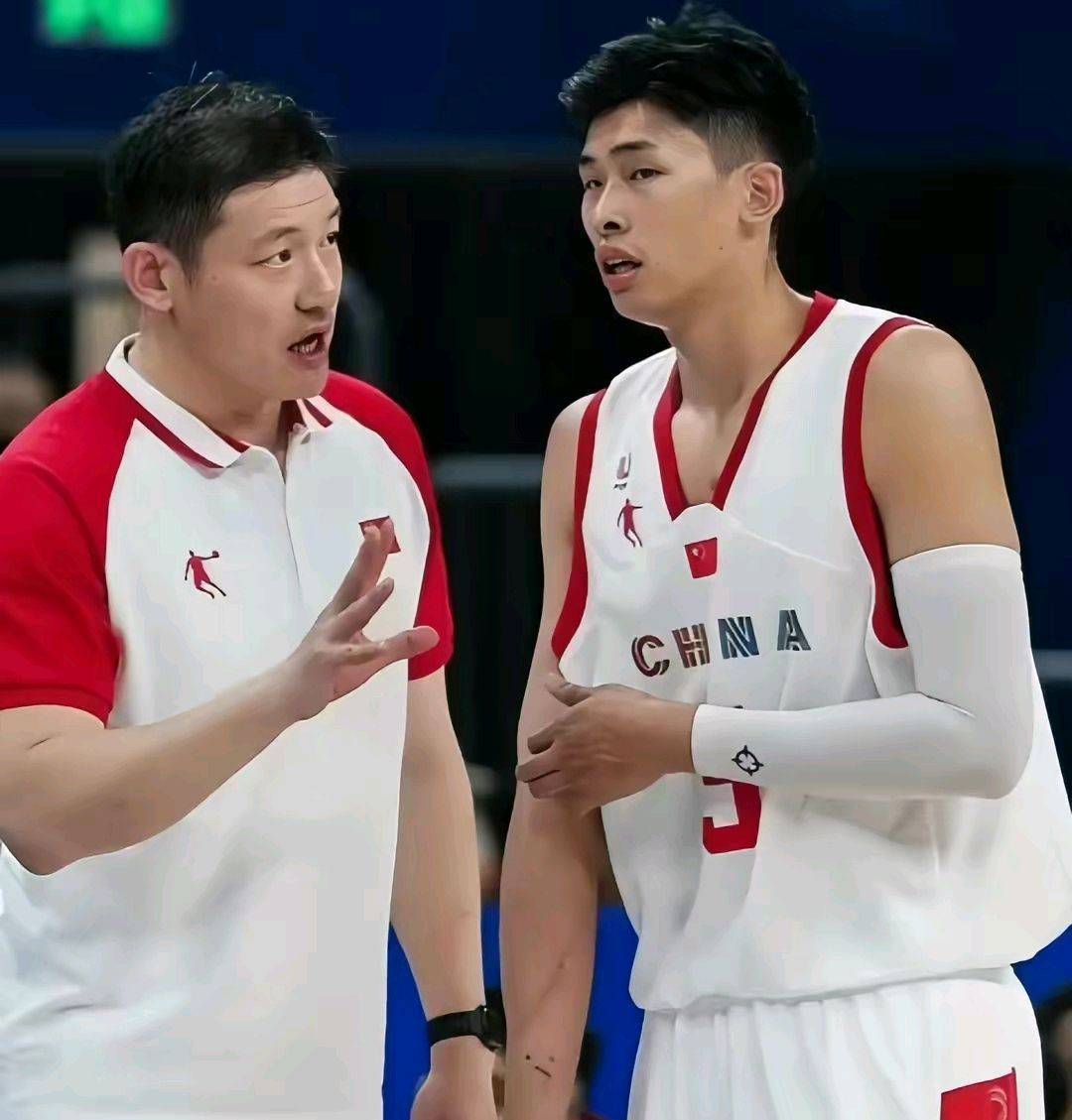 中国男篮热身赛输给黑熊队！杨瀚森表现不俗，NBA韦德儿子遭弃用