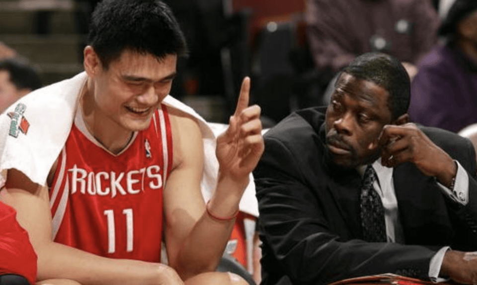 姚明发文缅怀比尔·沃顿，他在NBA之路上，贵人真不少！