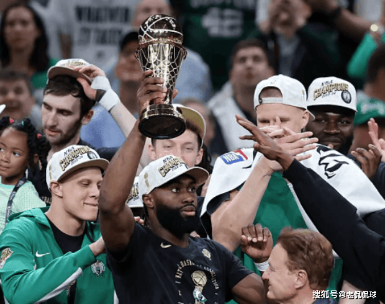 创NBA78年纪录却错失FMVP，塔图姆和布朗谁更值得？看看詹姆斯怎么说