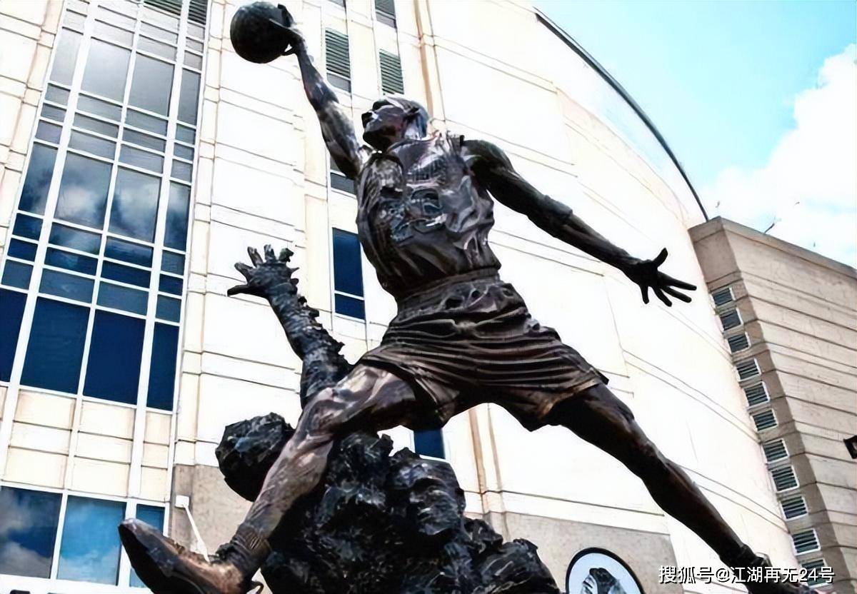 “退役了给我立一座雕像”，NBA现役仅3人有资格这样说，字母上榜