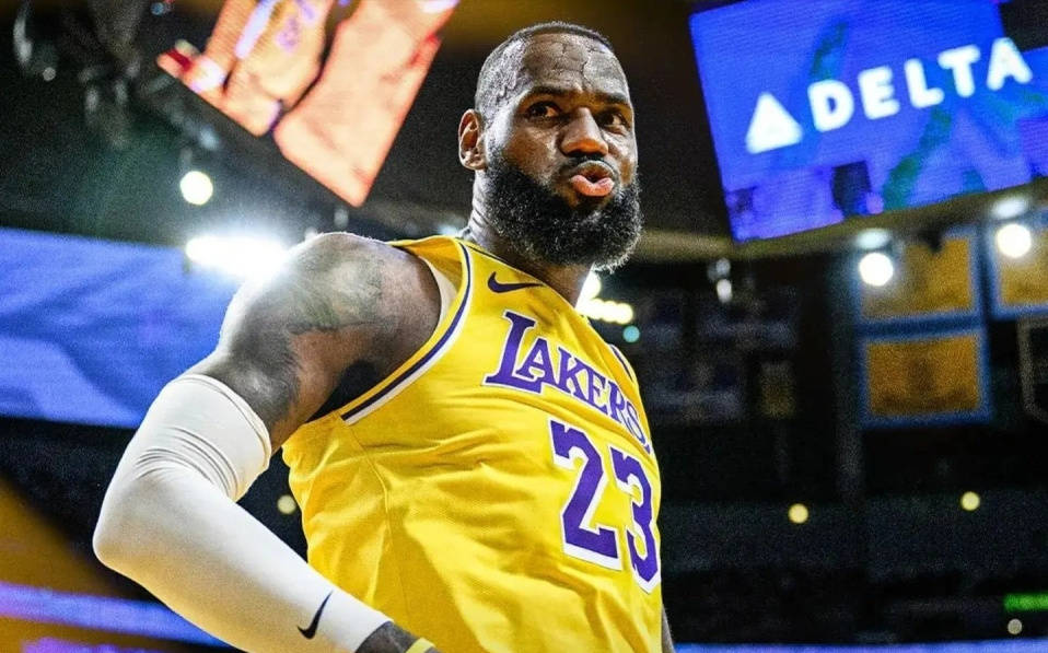 NBA签约汇总｜克莱离队内幕 詹姆斯顶薪续约 豪气华体网已超土豪线