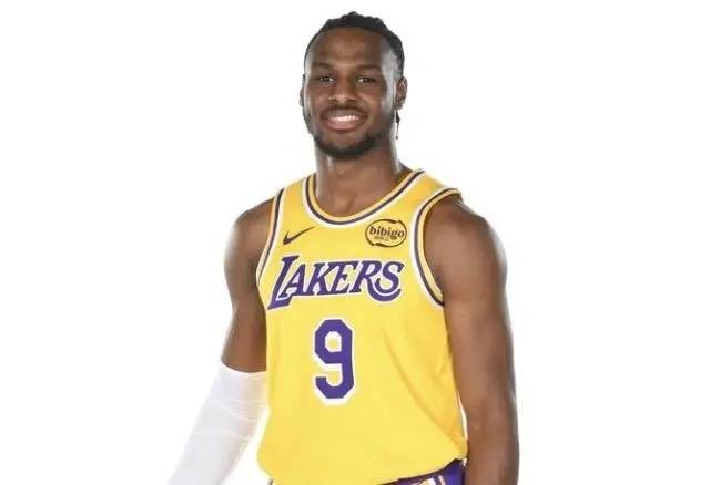 NBA签约汇总｜克莱离队内幕 詹姆斯顶薪续约 豪气华体网已超土豪线