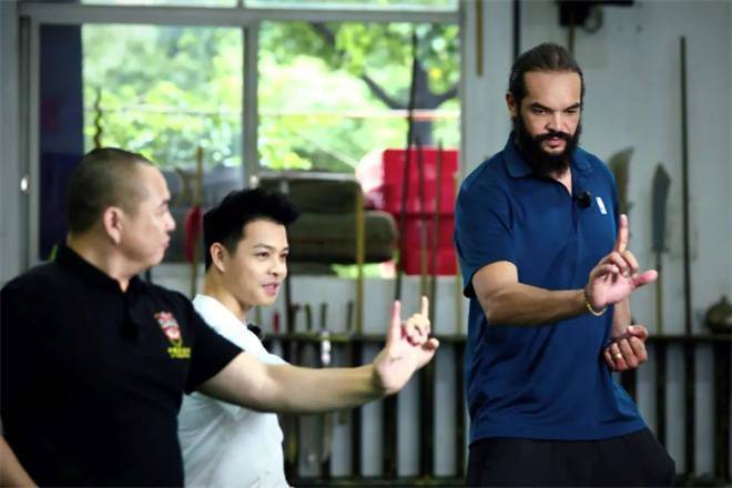 电影频道播出NBA文化交流节目 乔金·诺阿感受醒狮