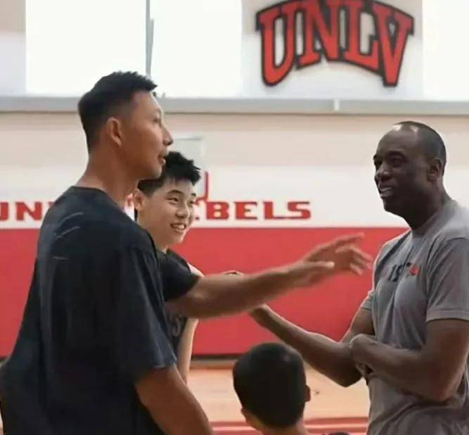 中国男篮封杀王岚嵚？差点100%三分命中率！终于打上了NBA……