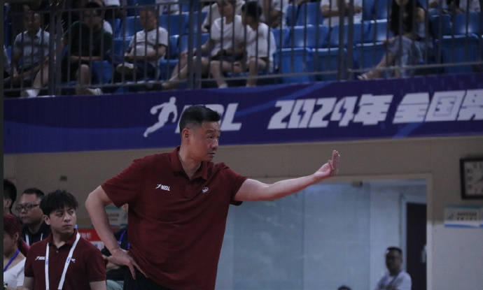 丢了榜首大战就下课？NBL传统劲旅太狠了，CBA名宿无奈丢掉指挥权