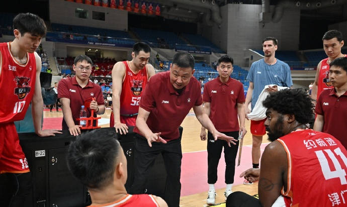 丢了榜首大战就下课？NBL传统劲旅太狠了，CBA名宿无奈丢掉指挥权