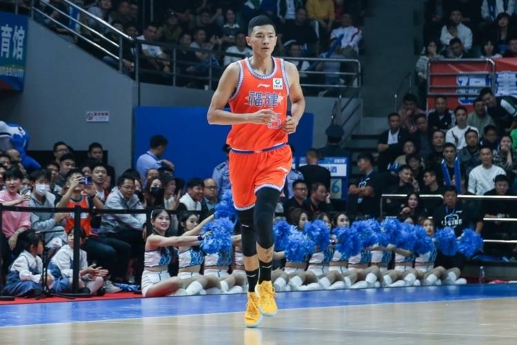 CBA动态｜方硕被疯狂嘲讽 吉林租借浓眉哥 NBL公布MVP