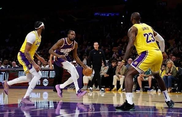 NBA晚报｜詹皇大赞杜兰特 欧文称离开篮网正确 恩比德态度不变