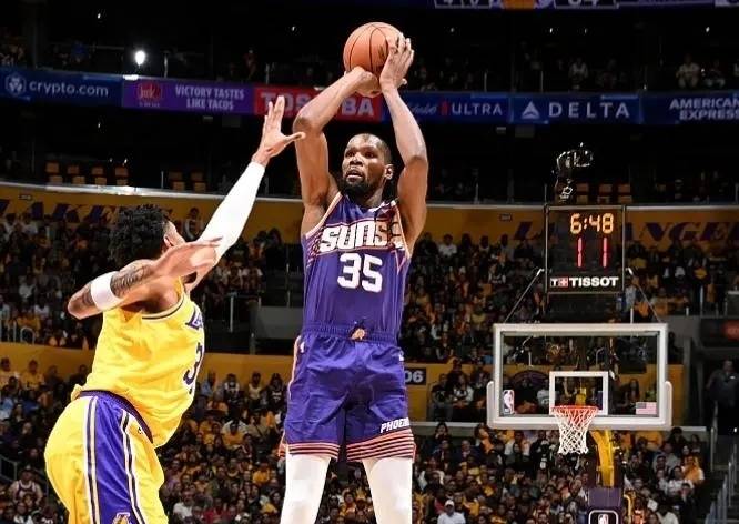 NBA晚报｜詹皇大赞杜兰特 欧文称离开篮网正确 恩比德态度不变