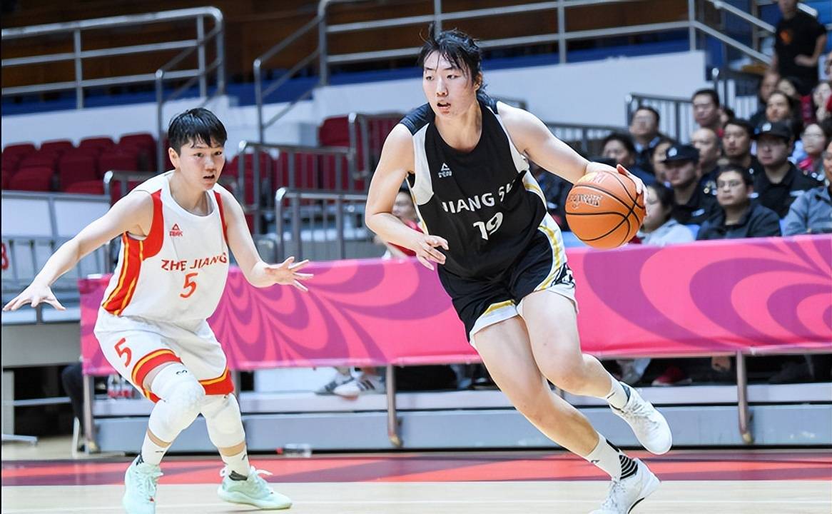 冲击MVP！女篮22岁新王牌蜕变：李梦替身得分+篮板本土第一