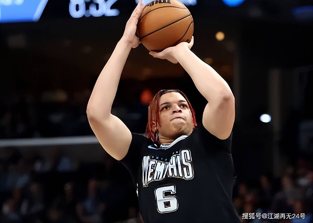 第1次首发砍42+14！NBA53年以来首位！为了球队老大腾位置被裁了