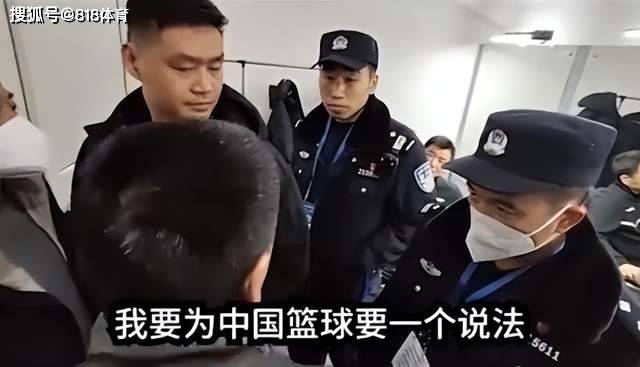 怒了!同曦老板怒闯裁判室发飙:你们拿钱吹黑哨,中国篮球希望在哪?