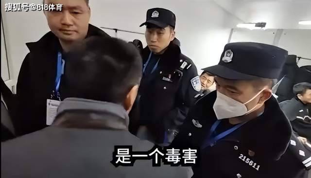 怒了!同曦老板怒闯裁判室发飙:你们拿钱吹黑哨,中国篮球希望在哪?