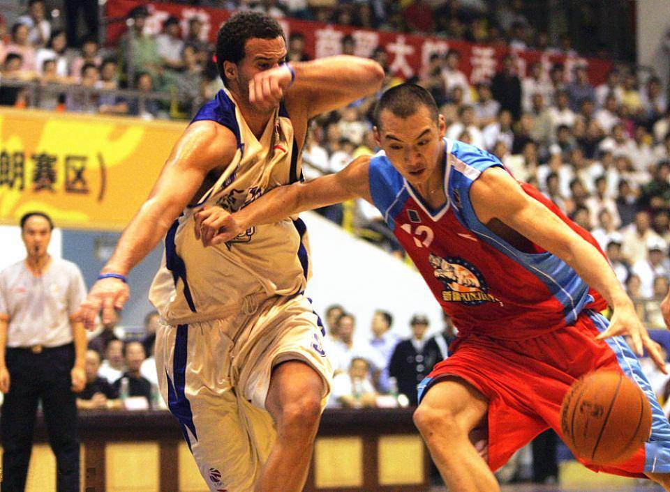 被NBA选秀大会选中，却拒绝前往的三名中国男篮球员