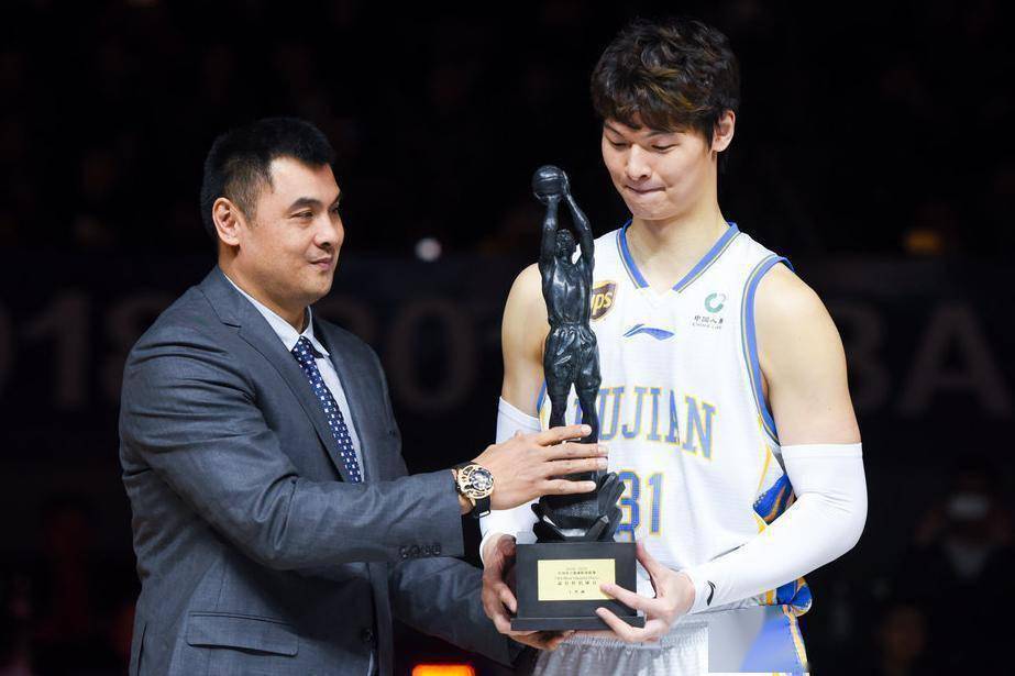 被NBA选秀大会选中，却拒绝前往的三名中国男篮球员