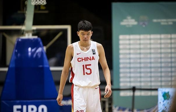 男篮又一中锋进NBA，3战队纷纷邀约，乔帅点名3人，胡金秋可惜了