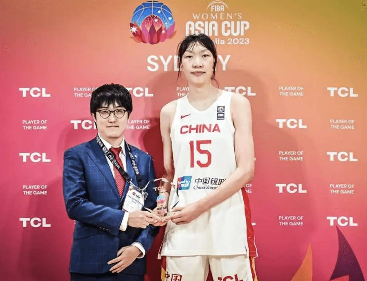 原创争议，FIBA宣布李梦取代韩旭成女篮一姐！网友炮轰：不考虑品德？