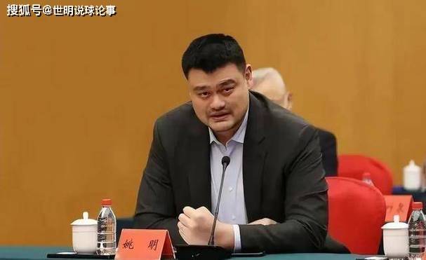 CBA乱象越发怪诞，裁判被批“控制比赛”，难道忘了中国足球衰败的惨痛？