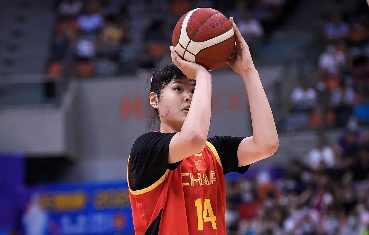 李月汝或无缘WNBA，中国女篮核心只是交易添头，火花队目标有变