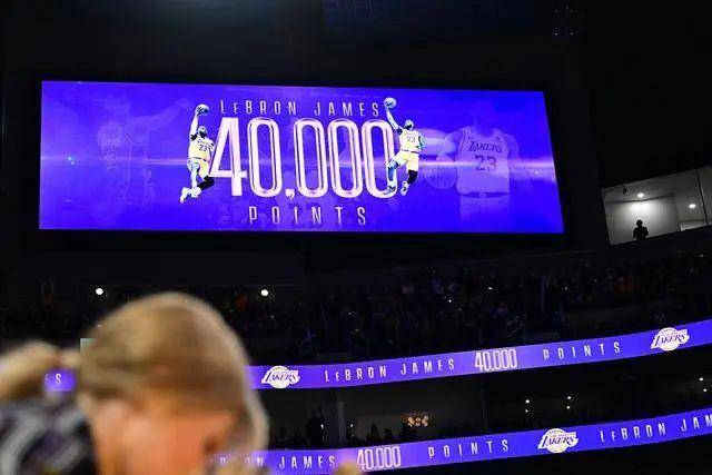 NBA历史第一人，4万分！詹姆斯：我感觉很酷