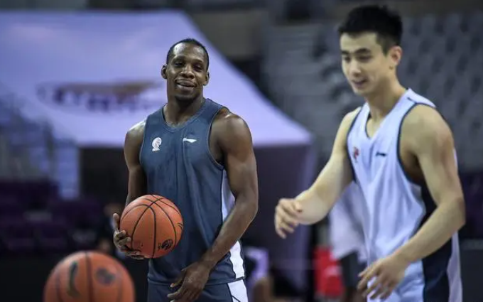 杨鸣上任大手笔！重金求来NBA顶级球星，联手赵继伟组三巨头