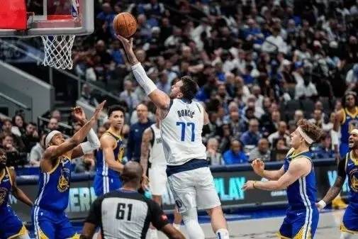 NBA早报｜哈登首次缺战 76人签下狂人 西蒙斯下赛季复出