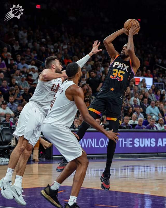 NBA：太阳力克骑士重返西部第六！杜兰特布克合轰72+15，比尔9中3