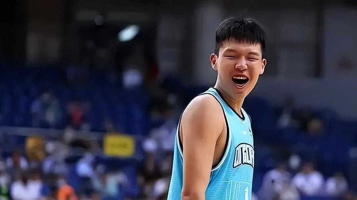 季后赛完整赛程出炉，杨瀚森放弃NBA太明智，刘维伟一针见血