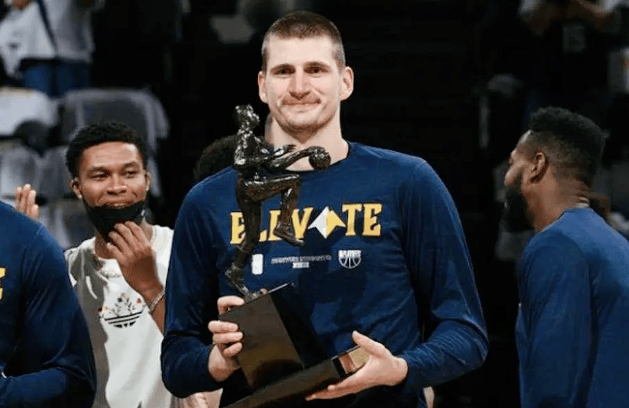 NBA官宣重磅大奖：约基奇四年三次荣膺MVP 比肩詹姆斯刷爆纪录