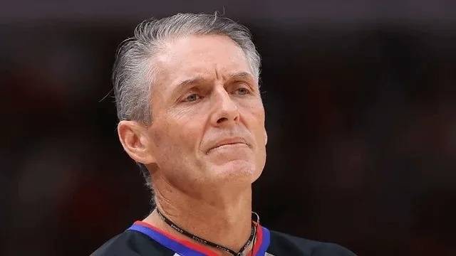 NBA早报｜火箭喜提探花签 豪气华体网面试森林狼助教 尼克斯溃败