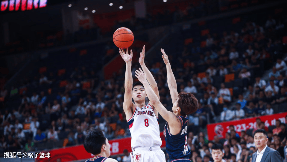 坚定逐梦NBA，灰熊试训崔永熙！威姆斯主动招待 高情商配文获好评